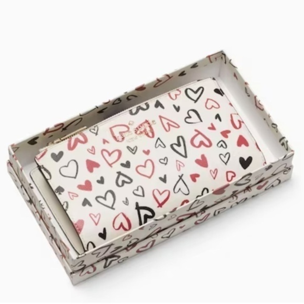 Kate Spade Boxed Phone Heart Wristlet BRAND NEW